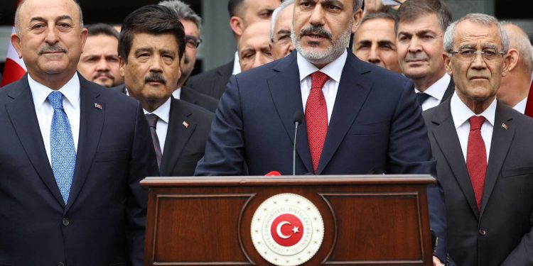 Turkey's newly appointed Foreign Affairs Minister Hakan Fidan (R) delivers a speech, flanked by his predecessor Mevlut Cavusoglu (L), during a handover ceremony in Ankara on June 5, 2023. The Turkish president unveiled a new cabinet lineup on June 3 after winning a historic runoff election to serve a third term in office. (Photo by Adem ALTAN / AFP)