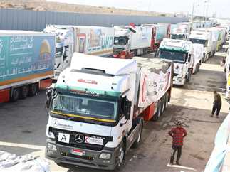 غزة تستلم 106 شاحنة مساعدات جديدة من الهلال الأحمر المصري