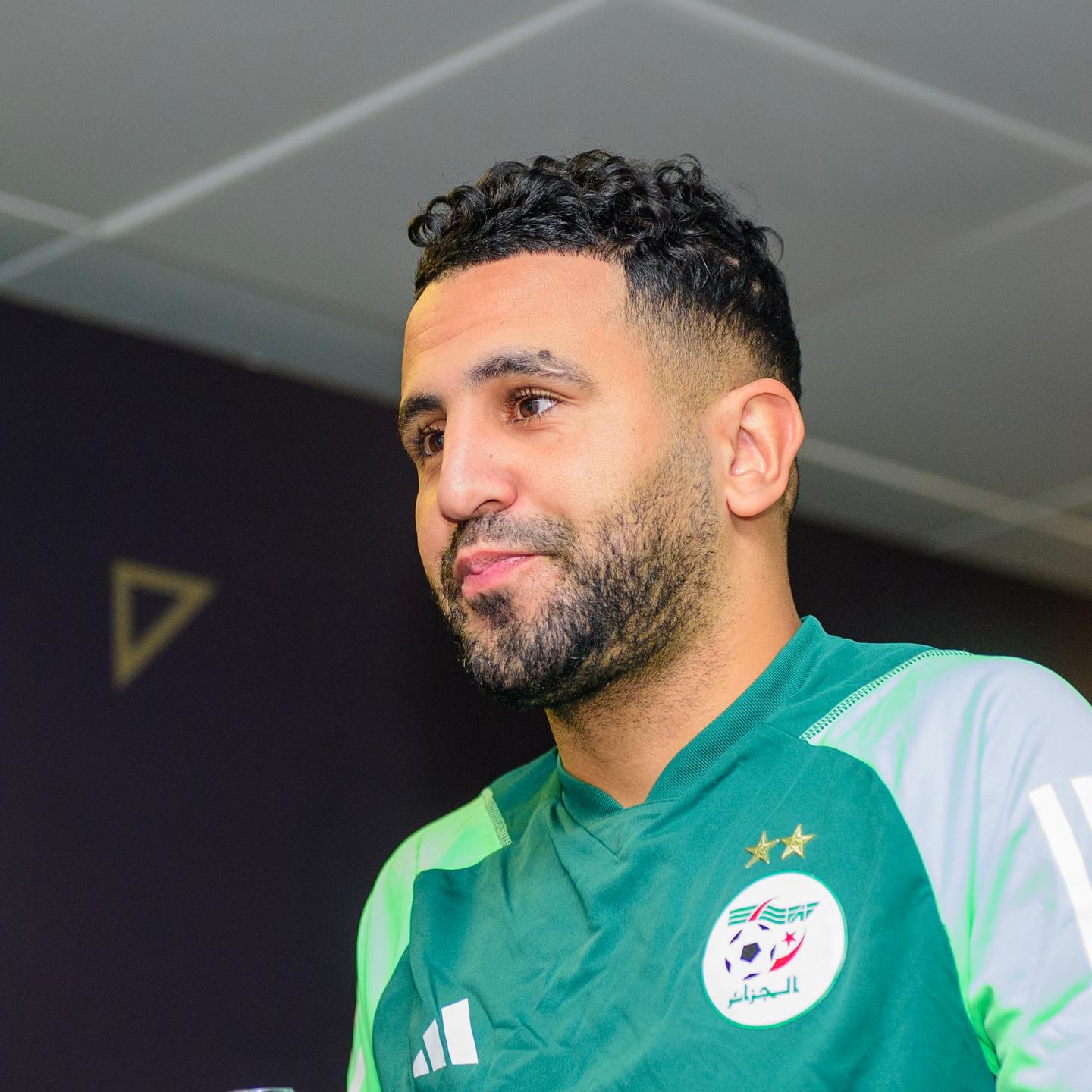 منتخب الجزائر يصل الإمارات استعدادًا لمواجهة منتخب مصر الودية 2