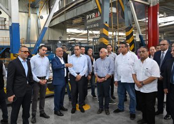 رئيس الوزراء يتفقد توسعات مصنع "بيراميدز" لتصنيع إطارات السيارات | صور