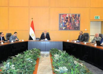 وزير الإسكان يعرض الفرص الاستثمارية المتاحة للجانب الياباني في مصر
