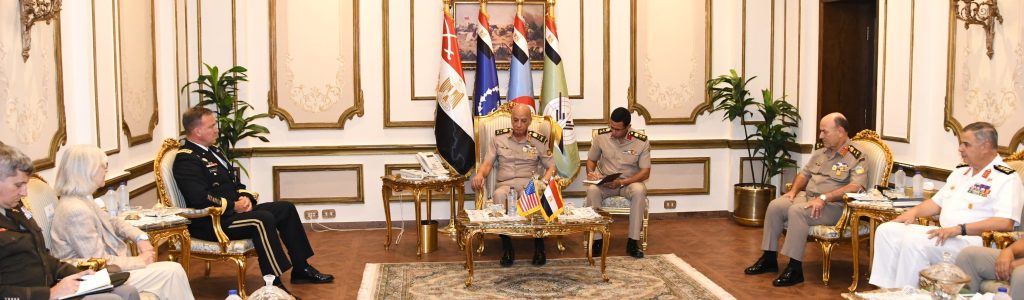 عاجل | قائد القيادة المركزية الأمريكية يشيد بدور مصر في تحقيق الأمن والاستقرار 1