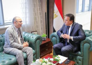 وزير الصحة يلتقي السفير التركي لدى مصر لبحث سبل التعاون لإيصال الإغاثات الطبية لأهالي غزة 2
