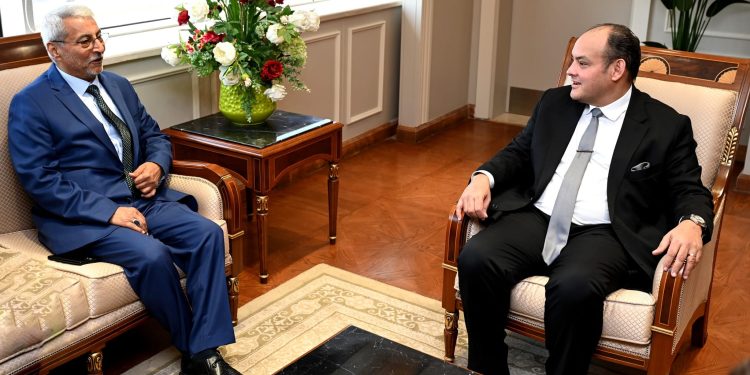 وزير الصناعة يلتقي وفد شركة توموسان التركية لبحث الاستثمار بالسوق المصرية