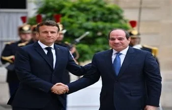 ماكرون يصل القاهرة للقاء الرئيس السيسي