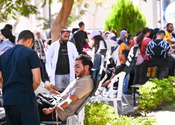 جامعة مصر للعلوم والتكنولوجيا تطلق حملة للتبرع بالدم لدعم الأشقاء الفلسطينيين|صور
