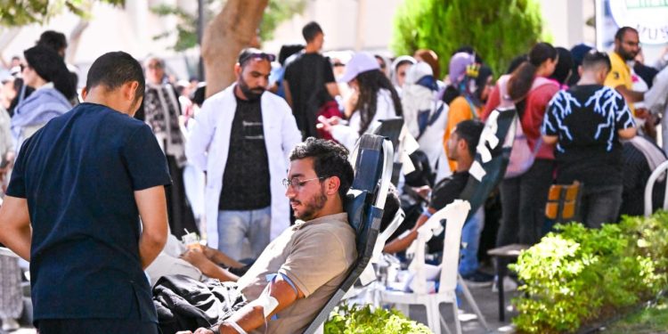 جامعة مصر للعلوم والتكنولوجيا تطلق حملة للتبرع بالدم لدعم الأشقاء الفلسطينيين|صور