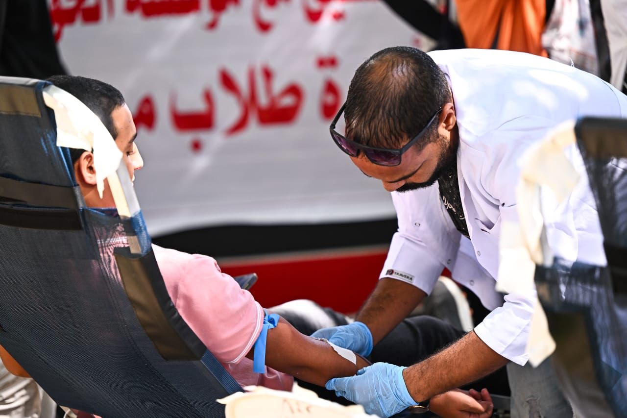 جامعة مصر للعلوم والتكنولوجيا تطلق حملة للتبرع بالدم لدعم الأشقاء الفلسطينيين|صور 3