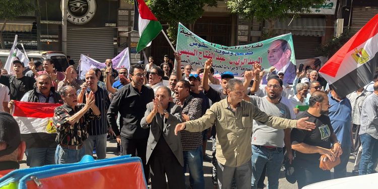 عاجل بالصور وقفة حاشدة أمام نقابة المهن الموسيقية في بني سويف لدعم فلسطين