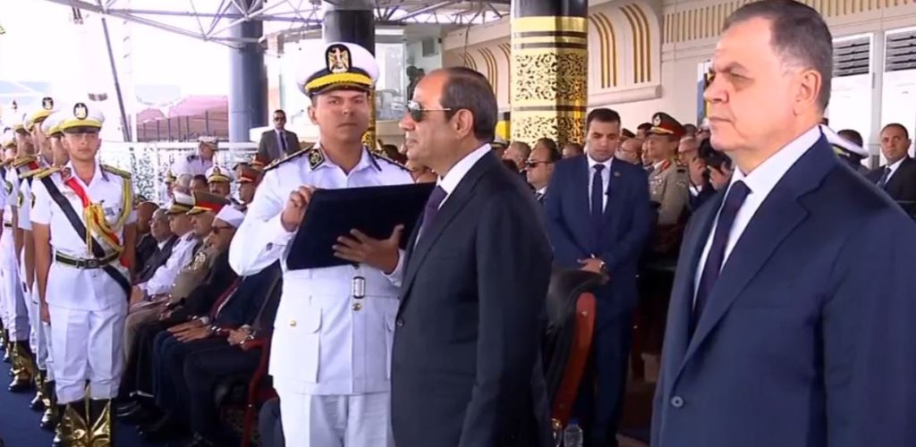 عاجل | الرئيس السيسي يكرم أوائل أكاديمية الشرطة