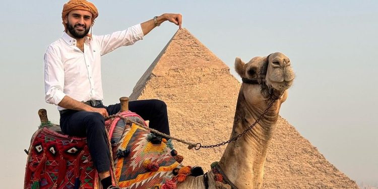 الشيف بوراك من أمام الأهرامات: أنا بحب مصر 1
