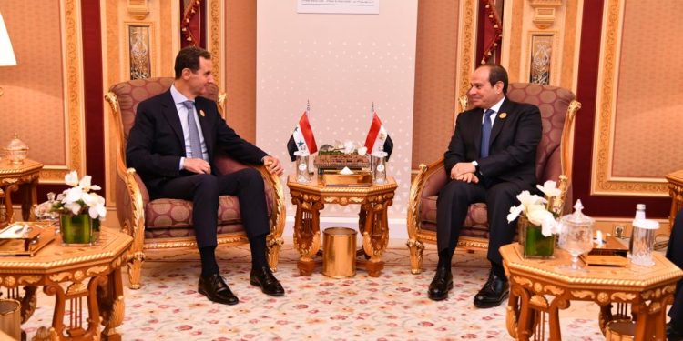 السيسي ونظيره السوري بشار الأسد يعقدان جلسة مباحثات على هامش قمة الرياض