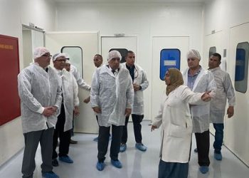 ‬وزير قطاع الأعمال العام يتفقد مصانع شركة النصر للكيماويات