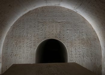 الكشف عن مقبرة الكاتب الملكي بأبوصير