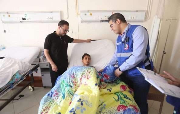 الصحة: توقيع الكشف الطبي على 17 مصاب من الأشقاء الفلسطينيين بـ قطاع غزة 1