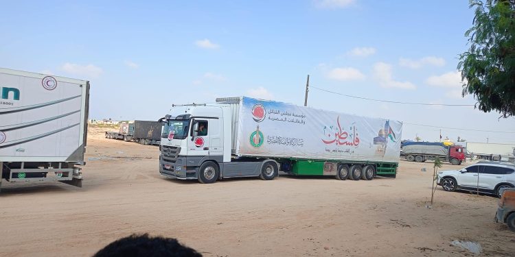 الهلال الأحمر الفلسطيني يعلن استلام 102 شاحنة مساعدات من معبر رفح اليوم 1
