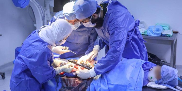 الصحة: وصول مجموعة من الأشقاء الفلسطينيين المصابين في أحداث غزة للعلاج بمصر 1