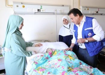وزير الصحة يتفقد مستشفى العريش للاطمئنان على مصابي غزة 4