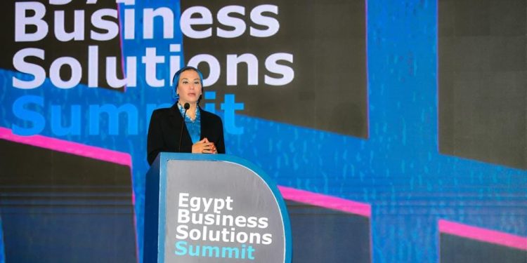 وزيرة البيئة تشارك في النسخة الثانية لقمة حلول الأعمال "سد الفجوة"