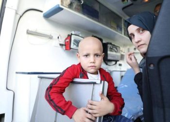 الصحة المصرية تستقبل 12 طفلا من المصابين بالسرطان من غزة لتلقي العلاج 4