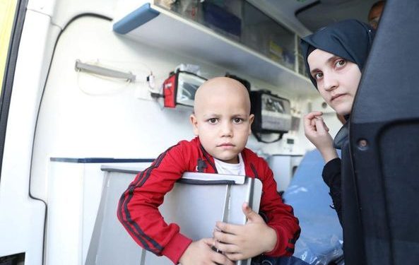 الصحة المصرية تستقبل 12 طفلا من المصابين بالسرطان من غزة لتلقي العلاج 1