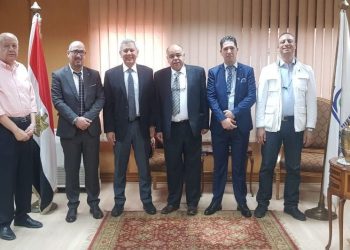 الاتفاق على تصدير منتجات شركات الأدوية التابعة لقطاع الأعمال إلى الجزائر 1
