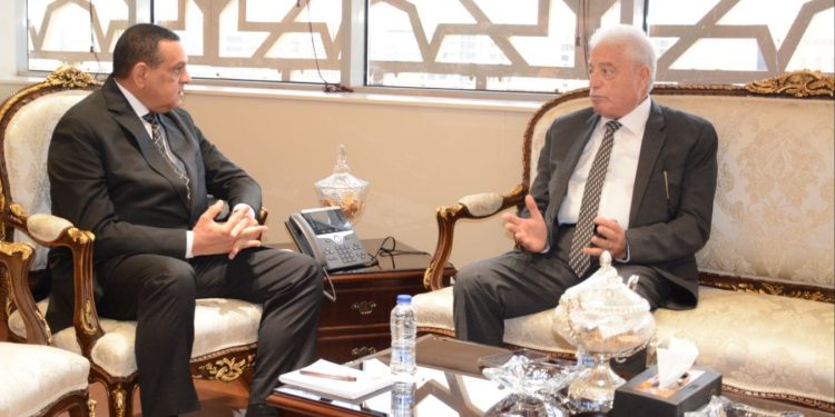 وزير التنمية المحلية يتابع مع محافظ جنوب سيناء تنفيذ المشروعات التنموية
