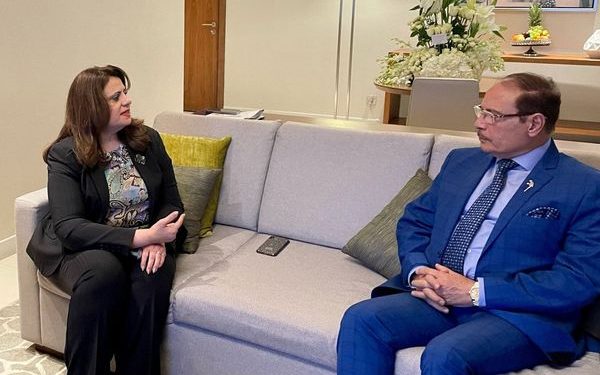ضمن زيارتها للسعودية.. وزيرة الهجرة تلتقي مستثمرًا مصريًا بالمملكة بشأن الفرص الاستثمارية 1