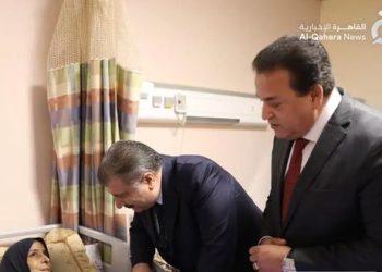 وزير الصحة يستقبل 62 من مرضى الأورام الفلسطينيين في مطار العريش 