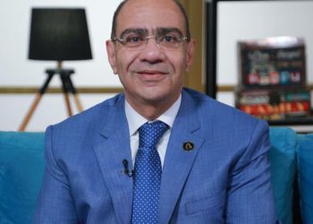 وزير الصحة يهنئ الدكتور حسام حسني لـ تعيينه أمينا عاما للمجلس الصحي المصري 3