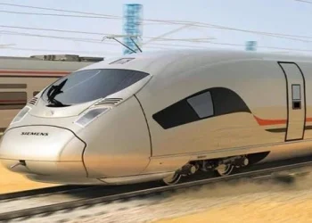 وزير النقل يعلن موعد التشغيل التجريبي لـ القطار الإقليمي السريع