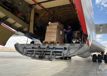 4 طائرات مساعدات من روسيا وعمان والإمارات والسعودية تصل العريش لنقلها لـ غزة