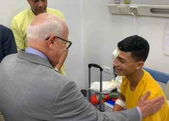 محافظ بورسعيد يزور مصابي غزة بمستشفى الرمد التخصصي