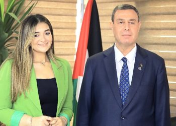 ملك زاهر في زيارة لسفارة فلسطين لدعم مجتمع الصم في يومهم العالمي 1