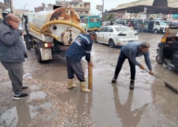 بسبب السيول.. مدن القنال ترفع حالة الاستعداد بنشر المعدات المتخصصة في شفط المياه 4