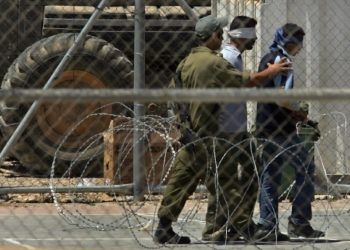 سجون الاحتلال تعلن تجهيز الأسرى تمهيدا لنقلهم لـ الجانب الفلسطيني 1
