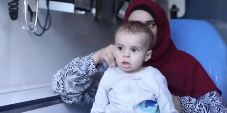 الصحة: استقبال 12 طفلًا فلسطينيًا من المصابين بالسرطان عبر معبر رفح البري