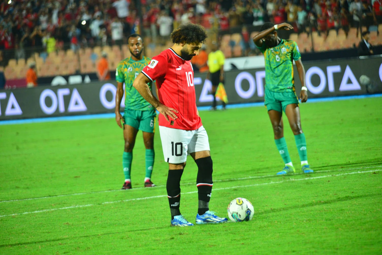 الجماهير تدعم فلسطين قبل انطلاق مباراة مصر وموزمبيق 2