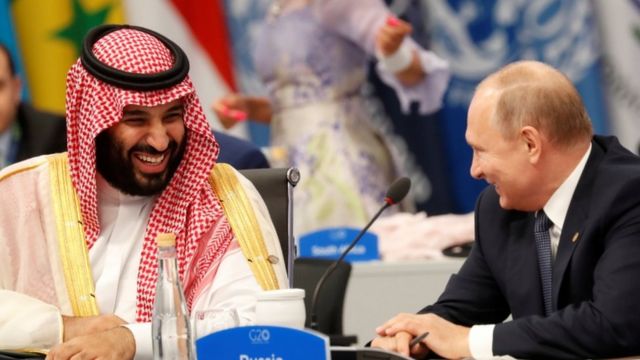 بالفيديو│ سقطة كبيرة لـ بوتين أثناء زيارته لـ السعودية.. و«بن سلمان» يتدخل.. ما القصة 1