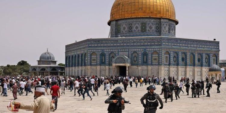 الاحتلال يمنع الفلسطينيين من الوصول لـ المسجد الأقصى لأداء صلاة الجمعة