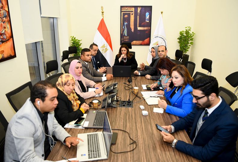 السفيرة سها جندي تستعرض تقرير من غرفة عمليات وزارة الهجرة لـ متابعة انتخابات المصريين بالخارج 1