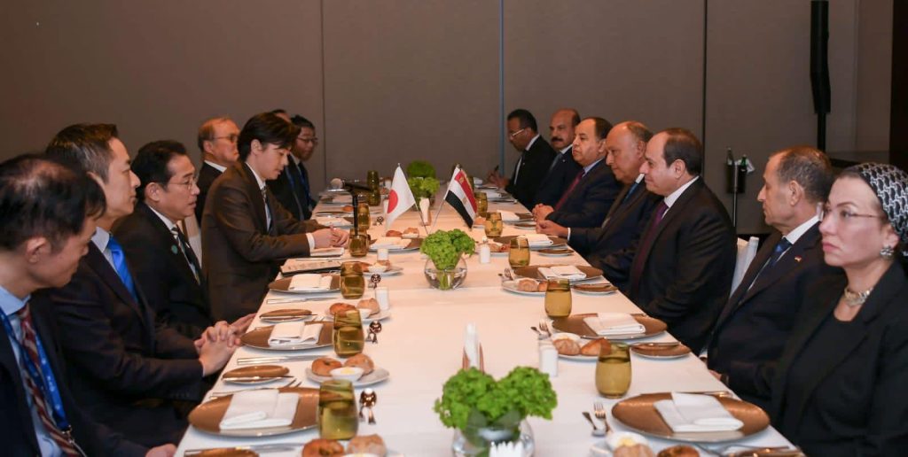 تفاصيل لقاء السيسي ورئيس وزراء اليابان على هامش قمة المناخ بالإمارات 2