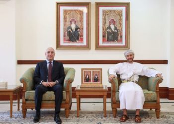 وزير الإسكان يلتقى محافظ مسقط عاصمة سلطنة عمان لـ عرض التجربة المصرية فى مجال إنشاء المدن الجديدة 1