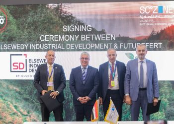 باستثمارات 50 مليون دولار.. رئيس قناة السويس يوقع اتفاقية تعاون لإقامة مجمع صناعي لتكنولوجيا الطاقة الخضراء