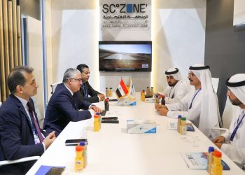 رئيس اقتصادية قناة السويس يلتقي رئيس مجموعة موانئ دبي العالمية لبحث التعاون المشترك