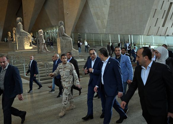 بالصور.. رئيس الحكومة يتفقد المتحف المصري الكبير لمتابعة تطورات الأعمال 7