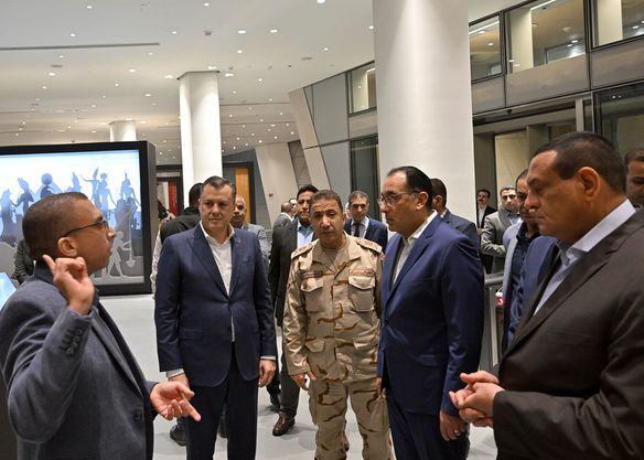 بالصور.. رئيس الحكومة يتفقد المتحف المصري الكبير لمتابعة تطورات الأعمال 4