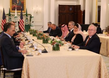 وفد «اللجنة الوزارية العربية الإسلامية» يعقد جلسة مباحثات رسمية مع وزير الخارجية الأمريكي