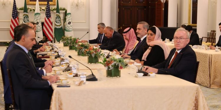 وفد «اللجنة الوزارية العربية الإسلامية» يعقد جلسة مباحثات رسمية مع وزير الخارجية الأمريكي