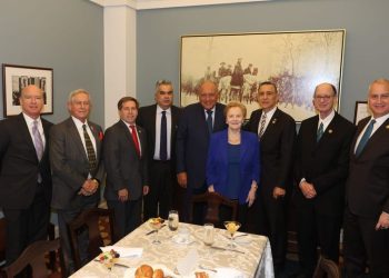 وزير الخارجية يشارك في إفطار عمل مع مجموعة أصدقاء مصر بالكونجرس الأمريكي 8